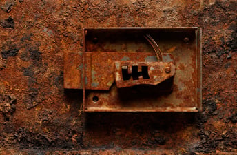 old-broken-corroded-safe-lock-2021-08-26-22-36-10-utc